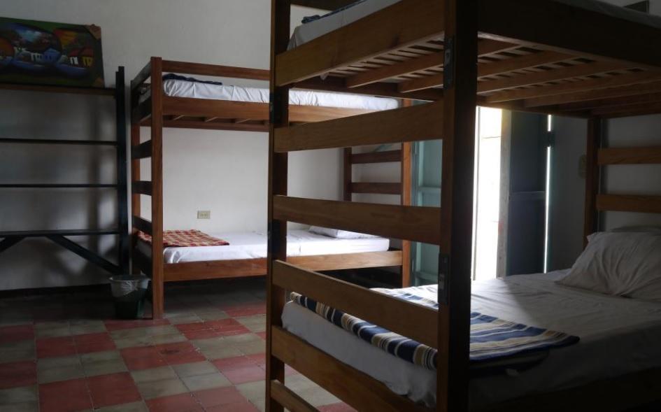 Luna International Hostel Эстели Экстерьер фото