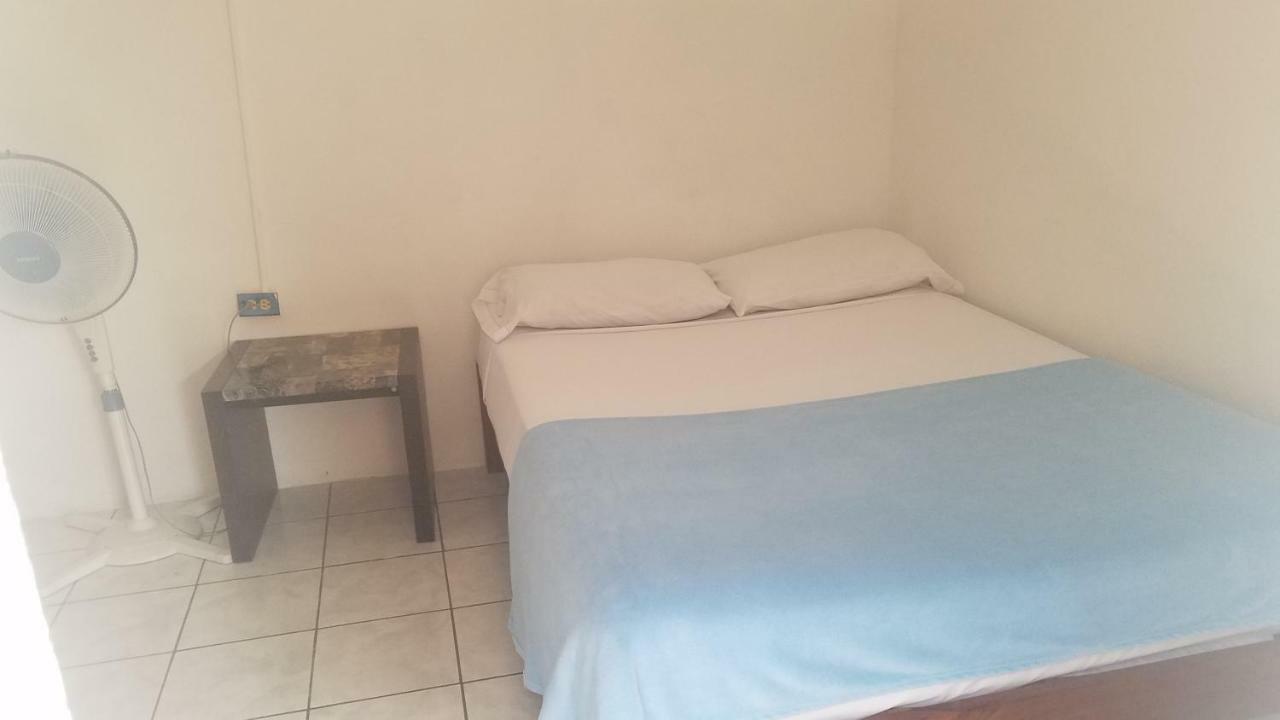Luna International Hostel Эстели Экстерьер фото